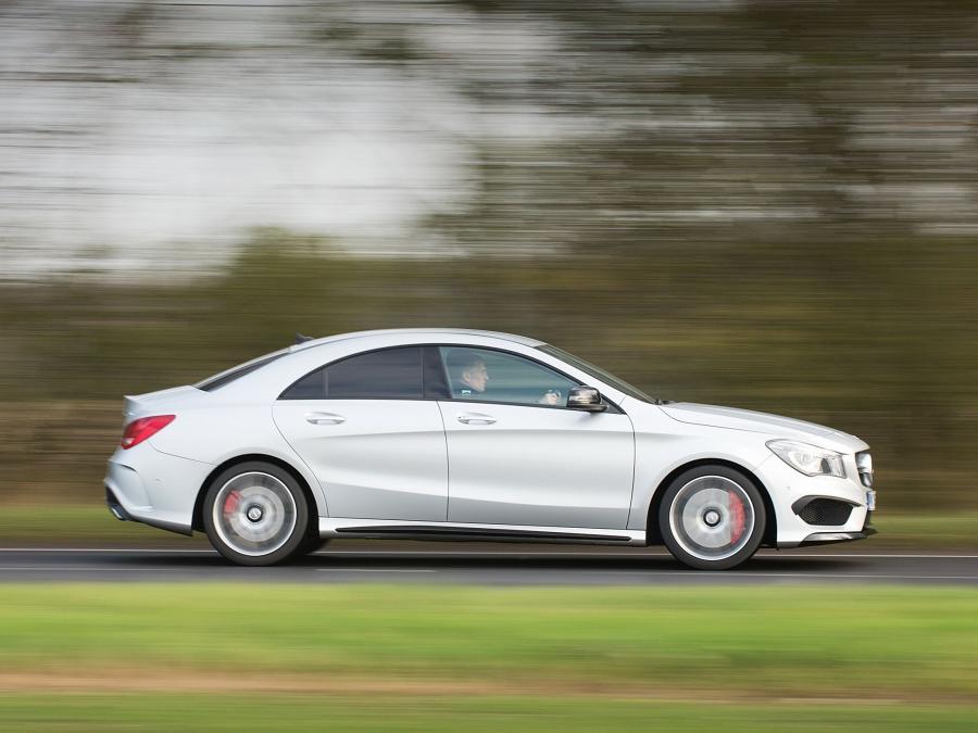  Mercedes-Benz CLA45 AMG 2013 года  (UK) (фото 11 из 30)